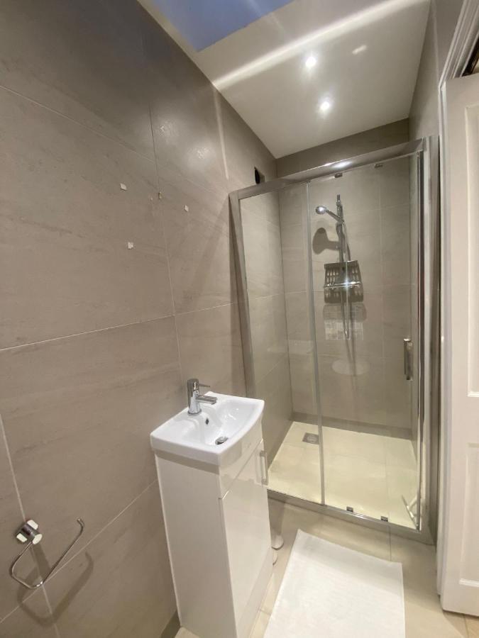 לונדון Dannifar Guest House מראה חיצוני תמונה