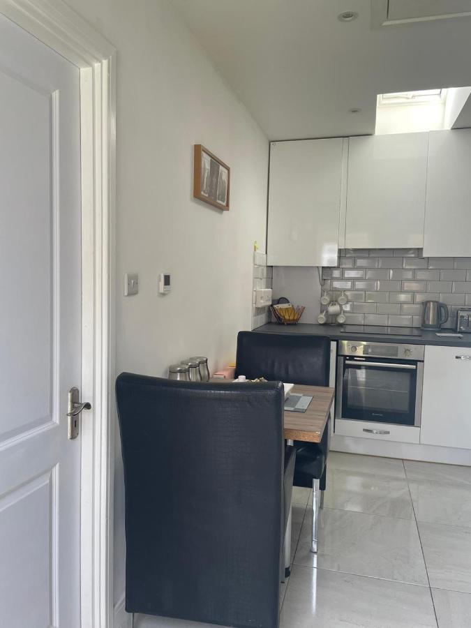 לונדון Dannifar Guest House מראה חיצוני תמונה