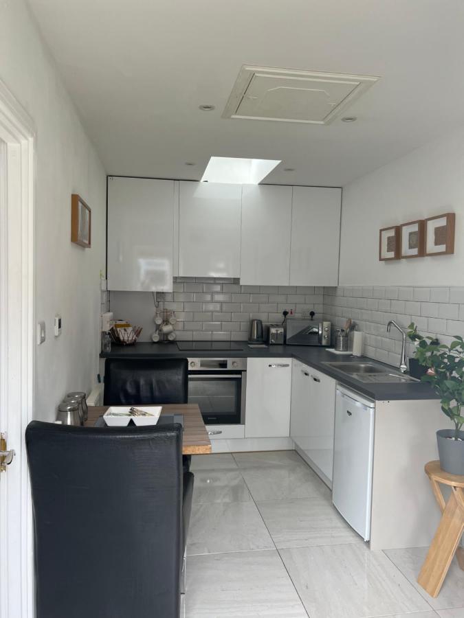 לונדון Dannifar Guest House מראה חיצוני תמונה