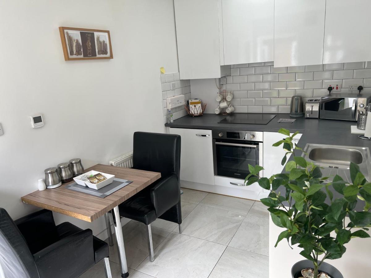 לונדון Dannifar Guest House מראה חיצוני תמונה